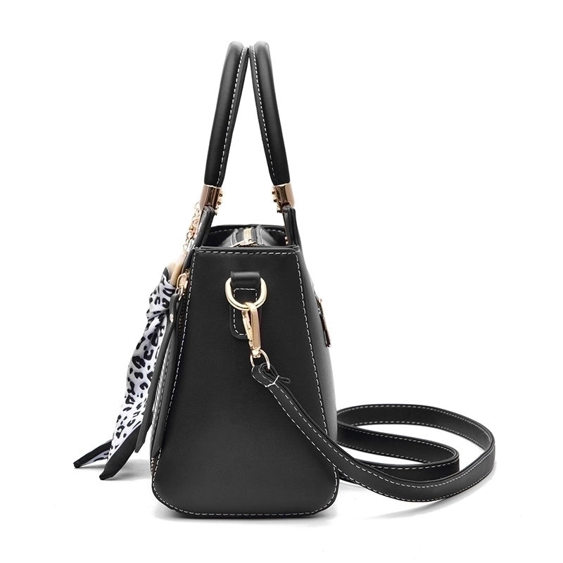 Women's Pu Leather Solid Color Elegant Square Zipper Handbag