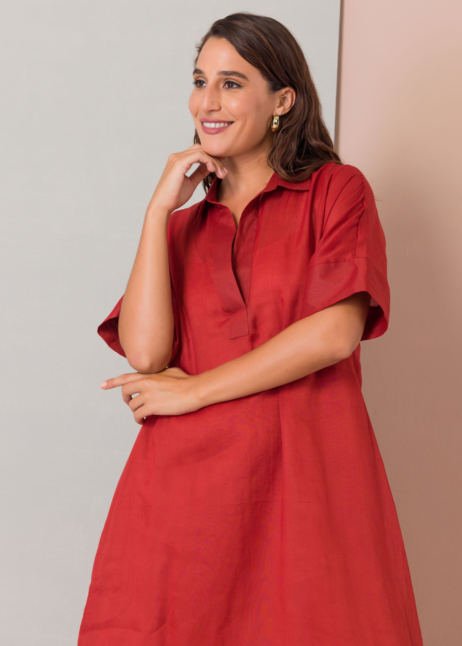 Open collar dress with extended sleeves