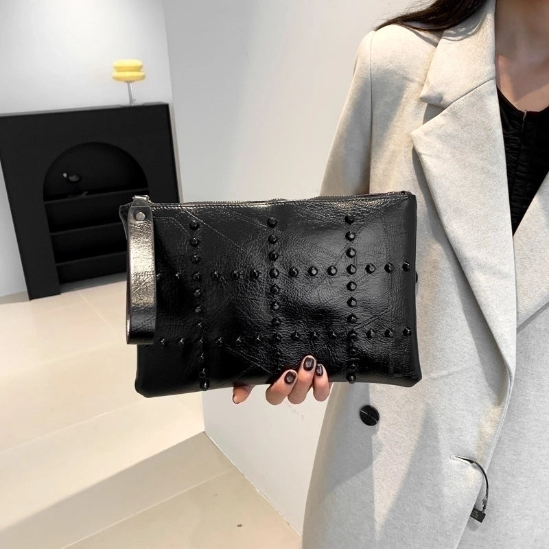 Women's Pu Leather Solid Color Classic Style Zipper Envelope Bag