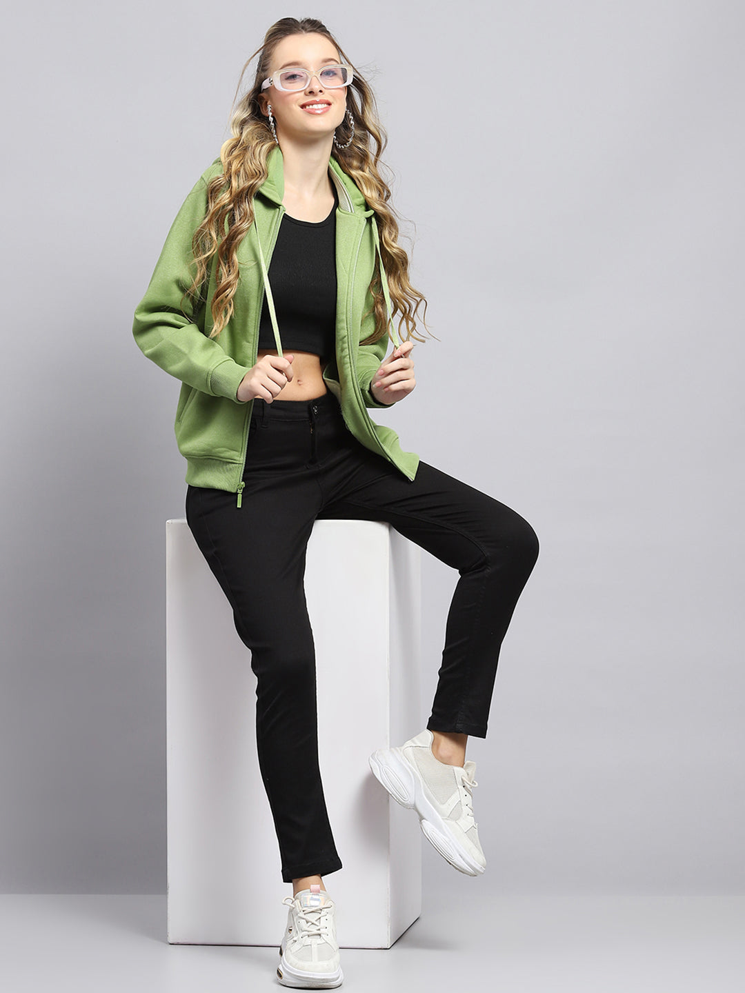 Women Green Solid Hooded Full Sleeve Sweatshirt