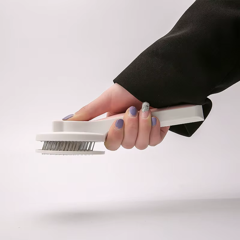 Reusable Pet fur Remover with self-cleaning base
