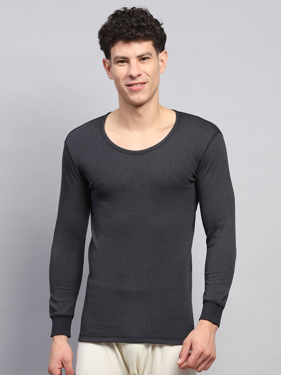 Men Black Solid Round Neck Full Sleeve Thermal Vest