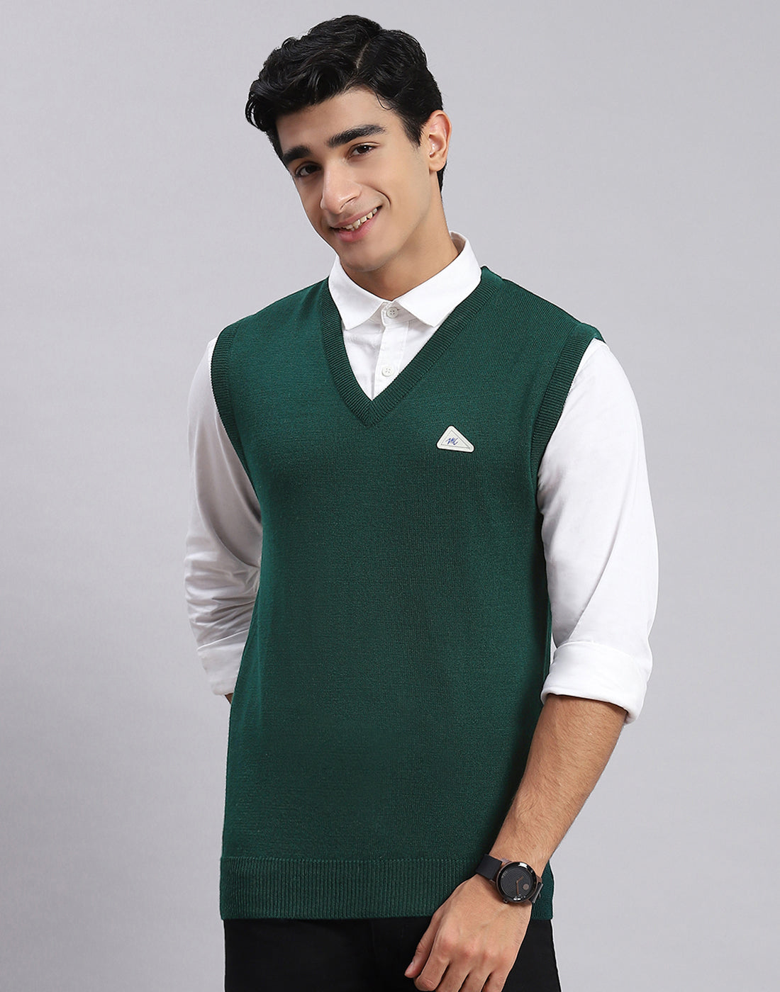 Men Green Solid V Neck Sleeveless Sweater