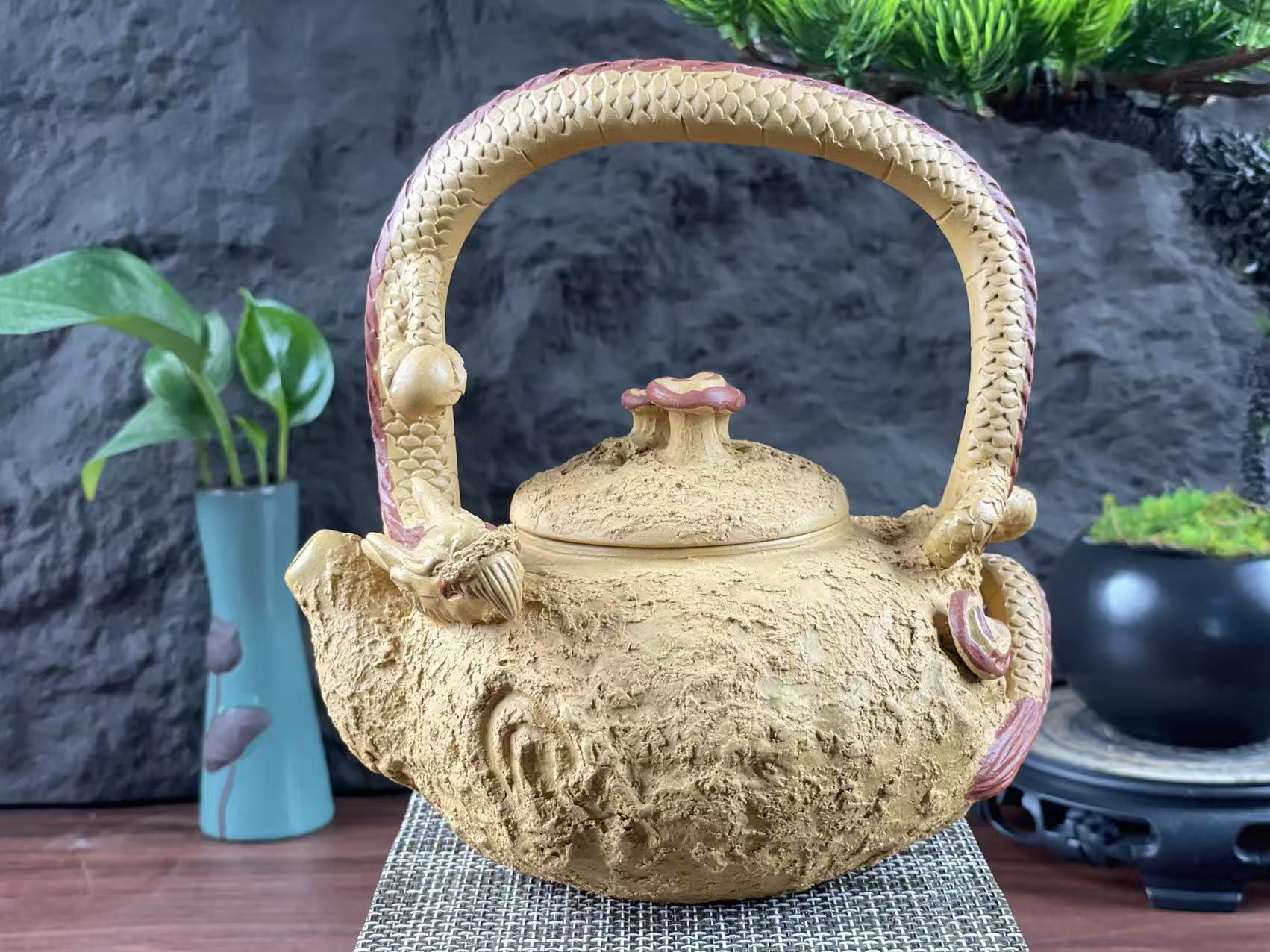 Yixing purple clay teapot with handle