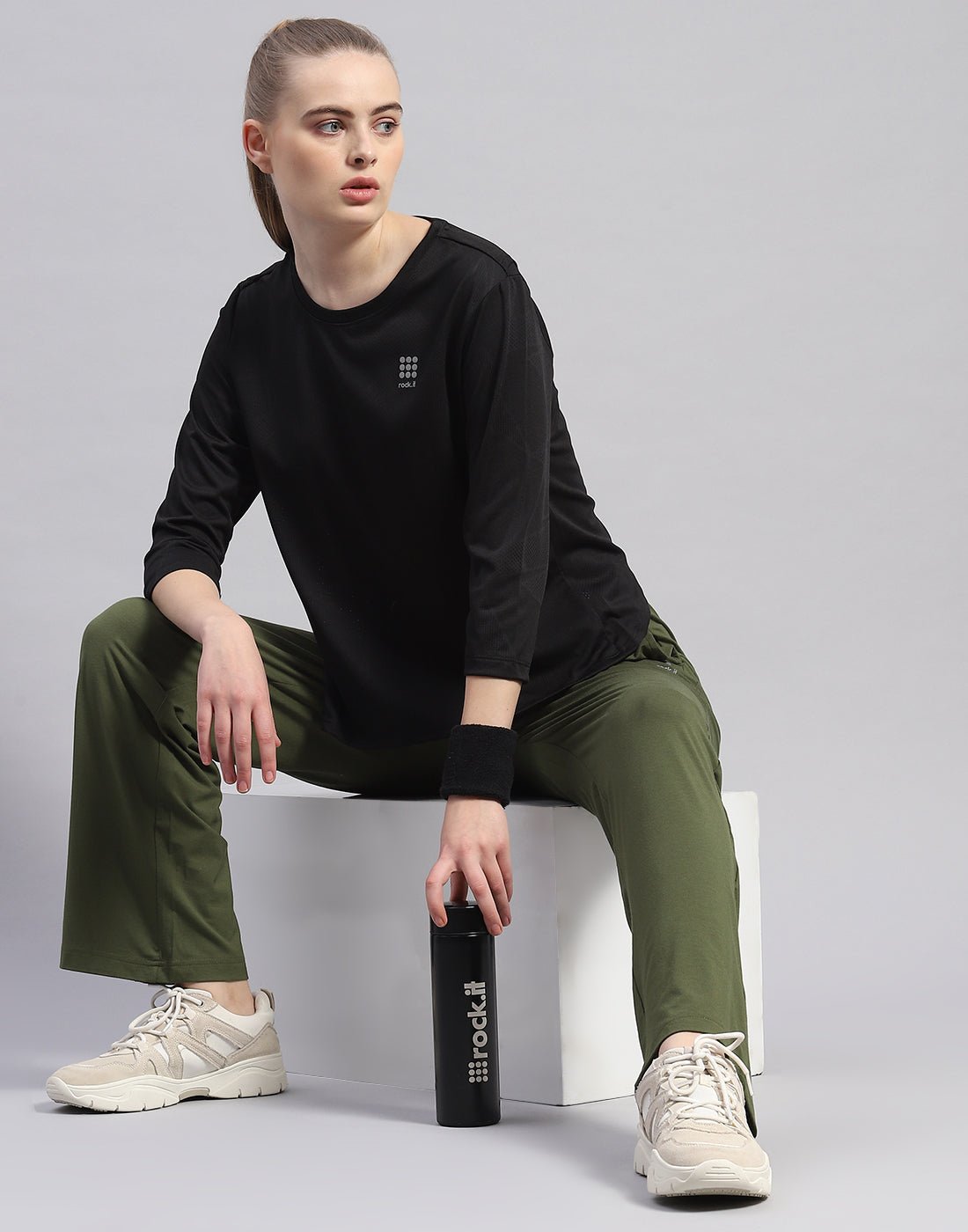 Women Black Solid Round Neck Half Sleeve Top