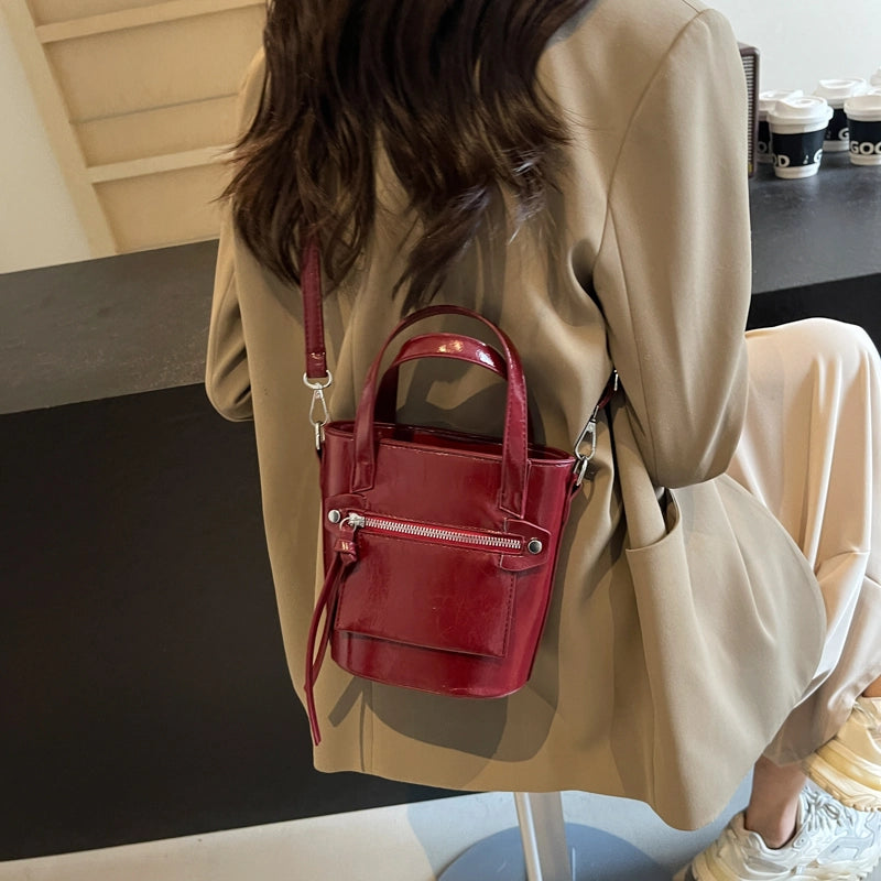 Women's Pu Leather Solid Color Classic Style Streetwear Sewing Thread Bucket Zipper Handbag