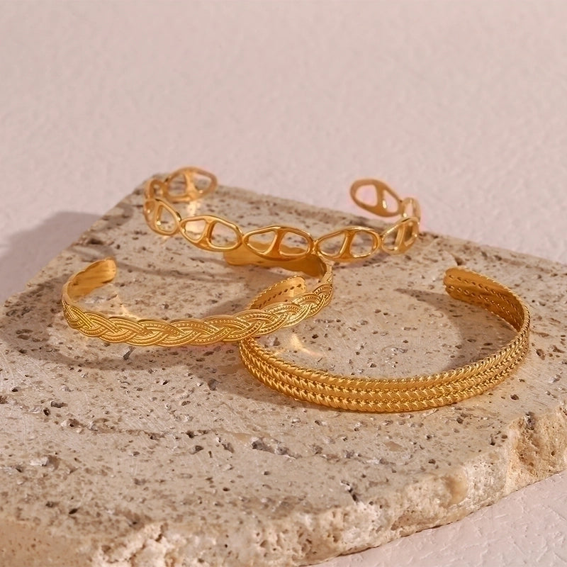 Retro Stripe Heart Shape 304 Stainless Steel 18K Gold Plated Bangle In Bulk