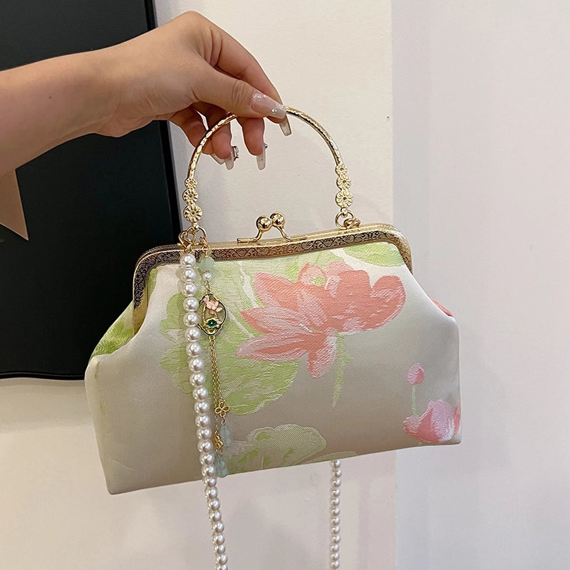 Women's Medium Flower Elegant Vintage Style Shell Clasp Frame Crossbody Bag