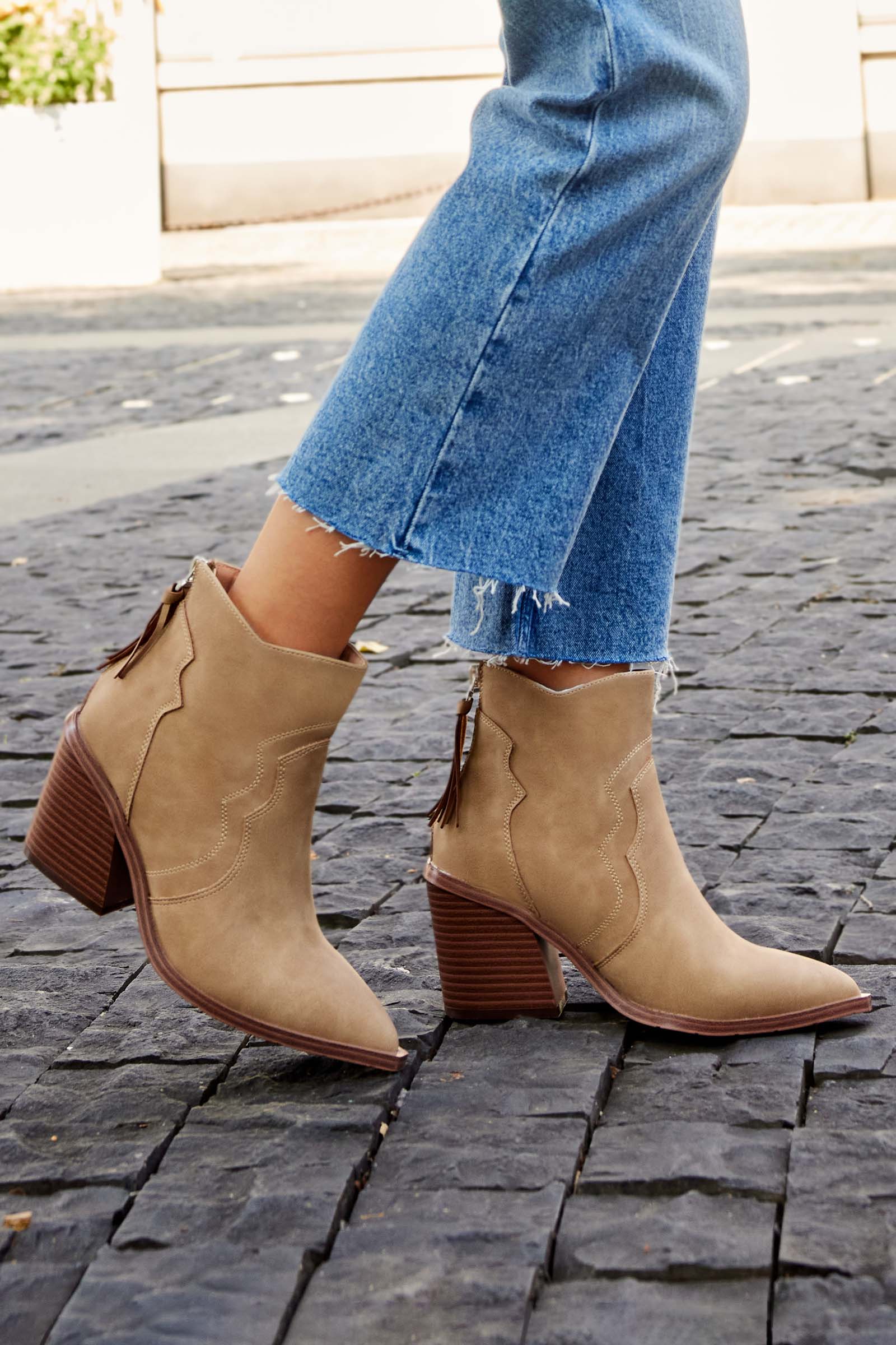 Tassels Zipper Stitching Pointy Toe Chunky Heels Chelsea Boots