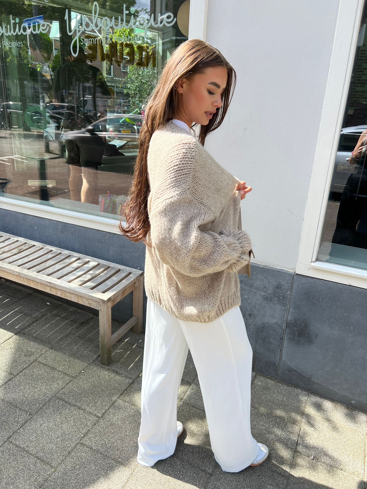 Kiki ruffle vest taupe