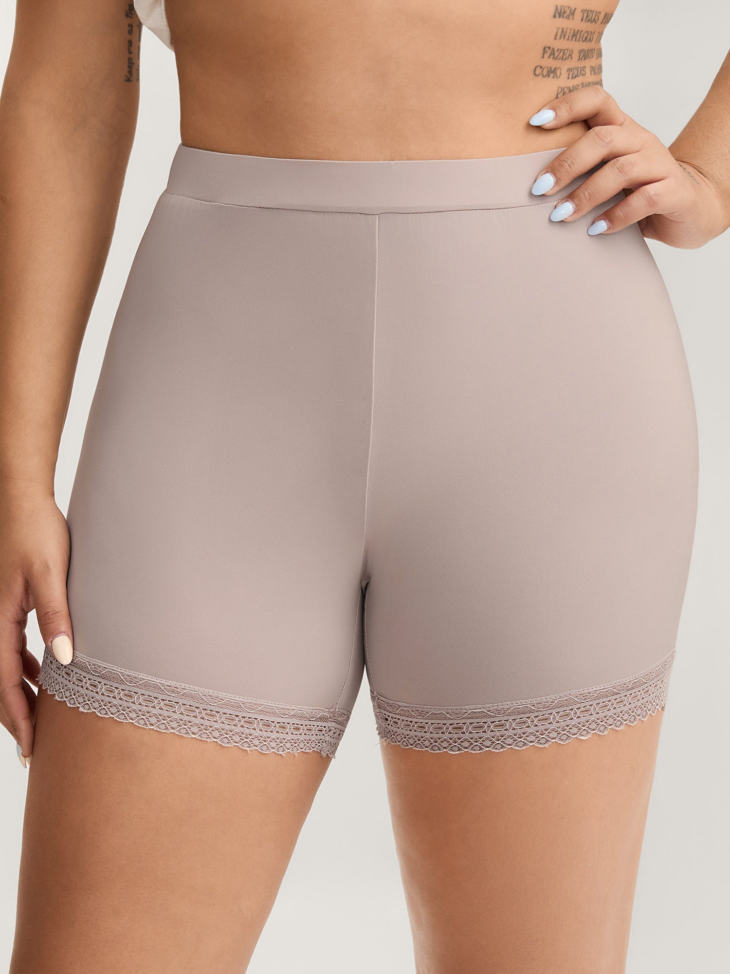 Very Stretchy Lace Hem Skinny Shorts