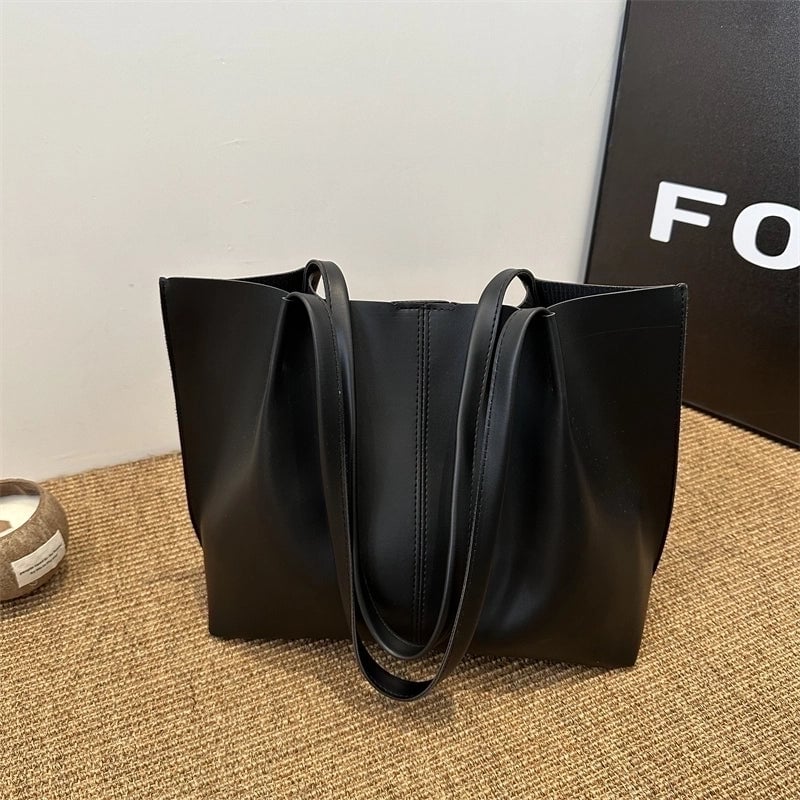 Women's Pu Leather Solid Color Classic Style Magnetic Buckle Shoulder Bag