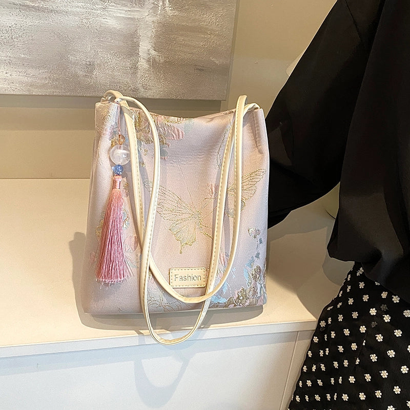 Women's Medium Satin Butterfly Elegant Vintage Style Embroidery Square Magnetic Buckle Shoulder Bag