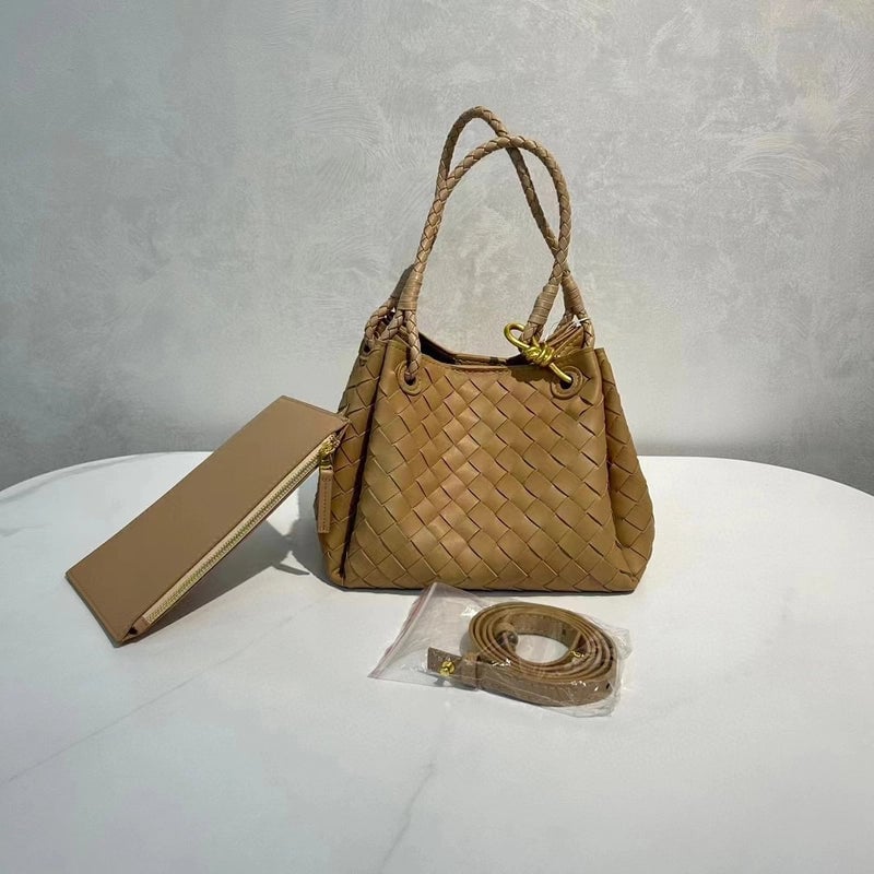 Women's Pu Leather Solid Color Classic Style Weave Bucket Magnetic Buckle Handbag