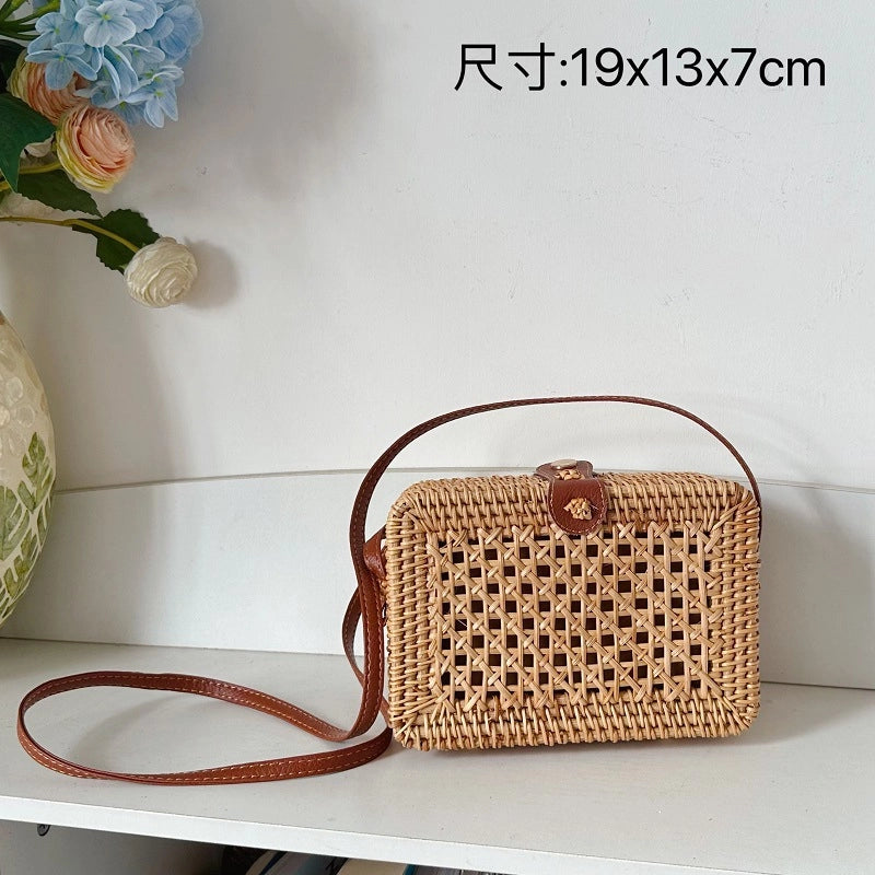 Women's Small All Seasons Straw Fashion Shoulder Bag