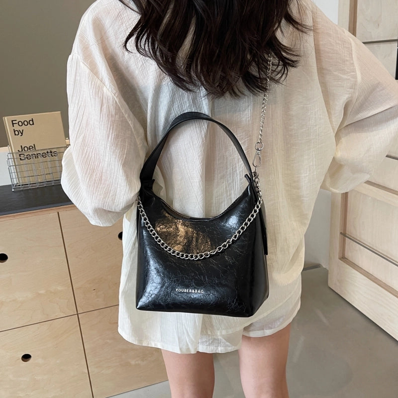 Women's Medium Pu Leather Solid Color Classic Style Streetwear Sewing Thread Pillow Shape Magnetic Buckle Crossbody Bag