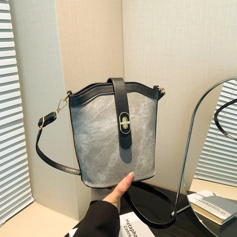 Women's Pu Leather Solid Color Streetwear Bucket Magnetic Buckle Shoulder Bag