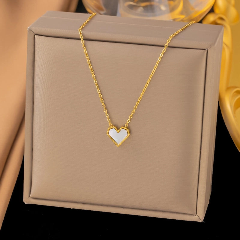 Elegant Streetwear Round Moon Heart Shape Titanium Steel Plating Pendant Necklace
