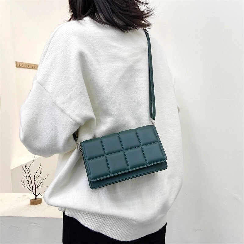 Women's Small Pu Leather Solid Color Streetwear Square Magnetic Buckle Crossbody Bag