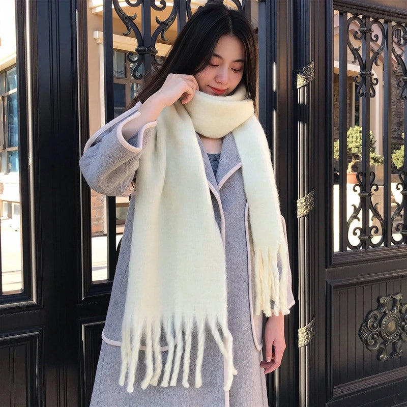 Women's Minimalist Solid Color Polyester Tassel Scarf