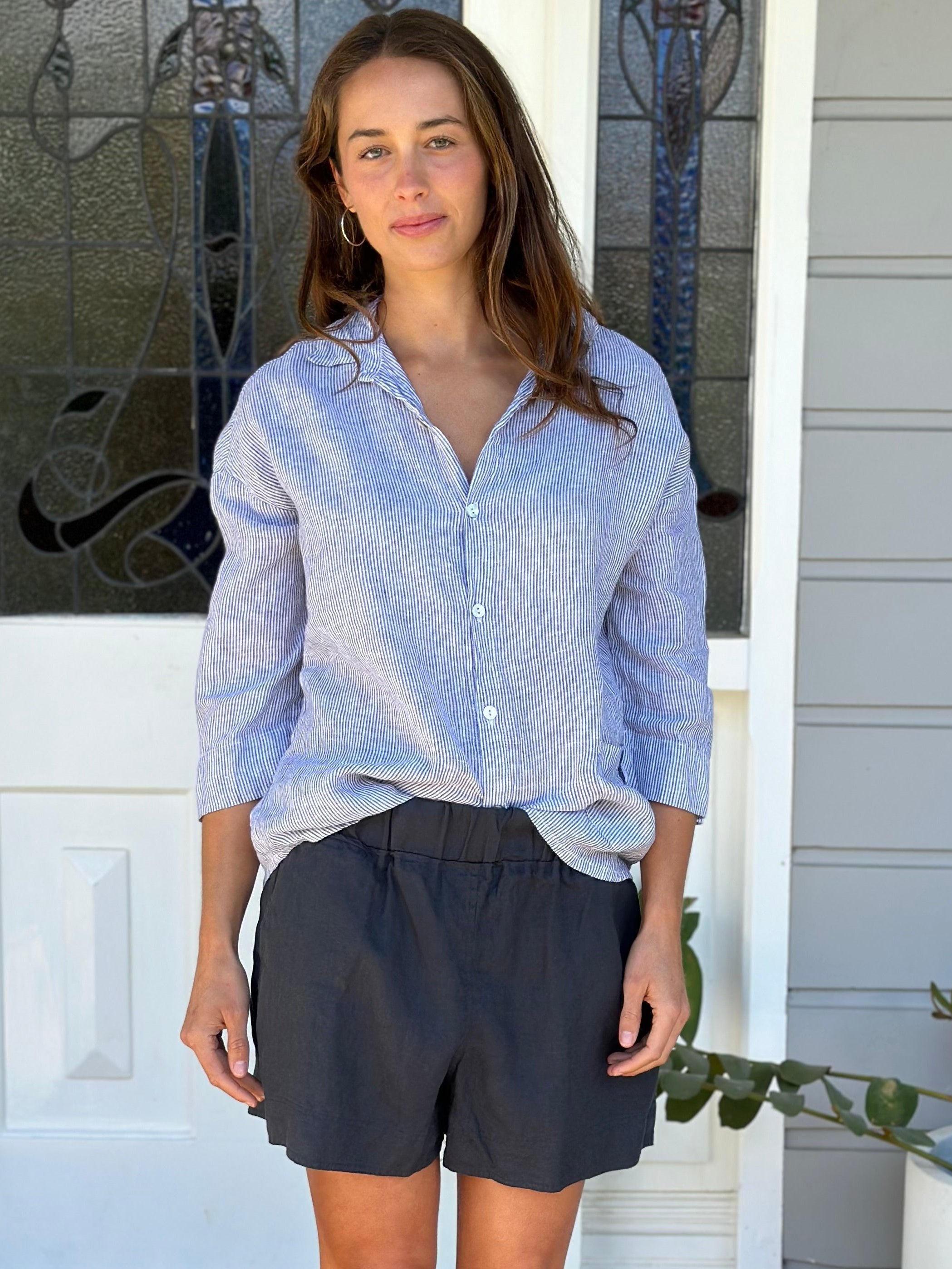 abbey short - charcoal linen