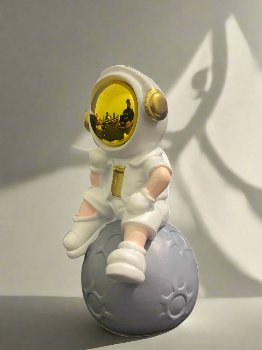 ASTRONAUT RESIN DECORATION 鈥?NORDIC STYLE DESKTOP & ROOM DECOR