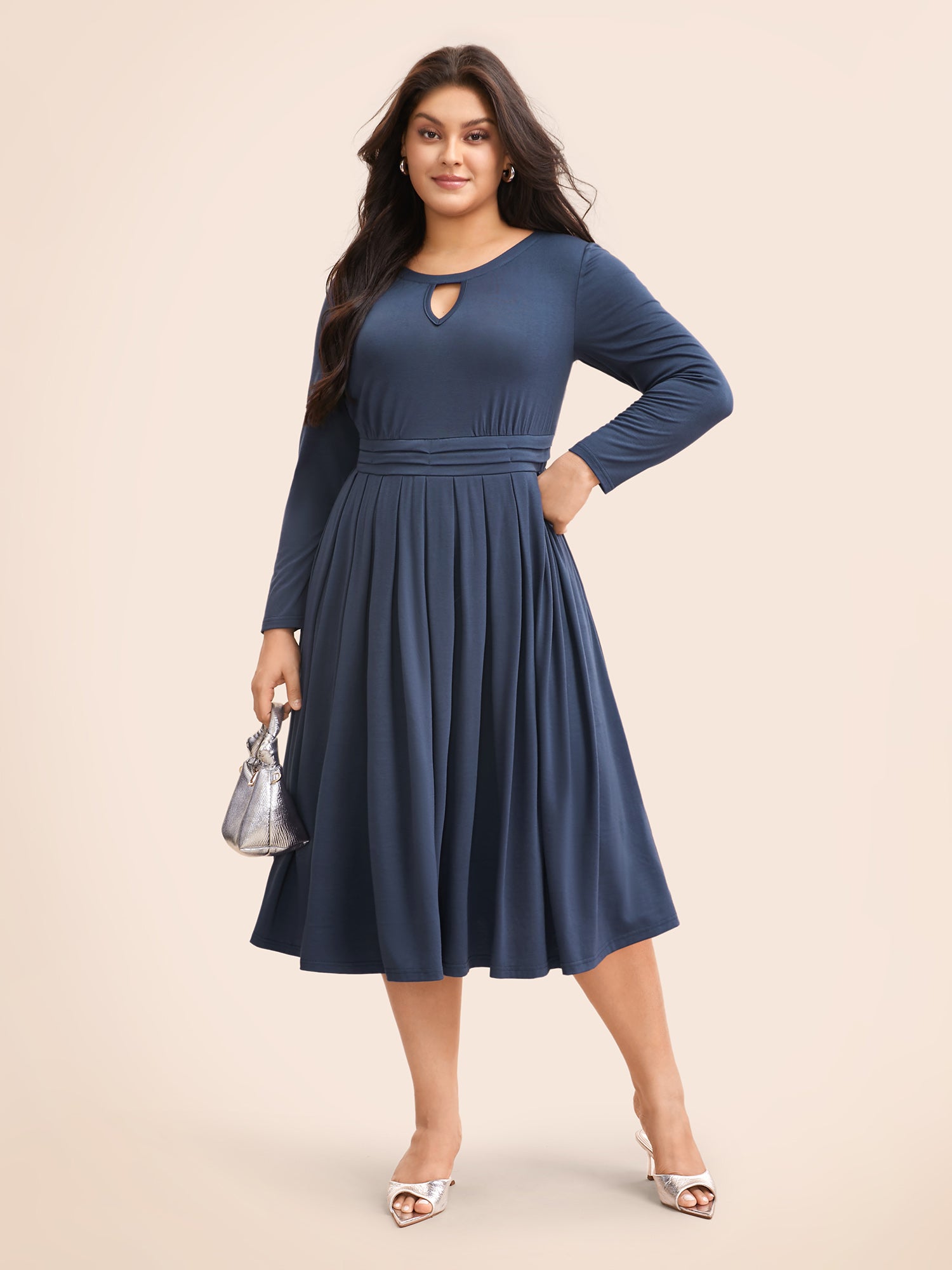 Plain Keyhole Pleated Midi Dress