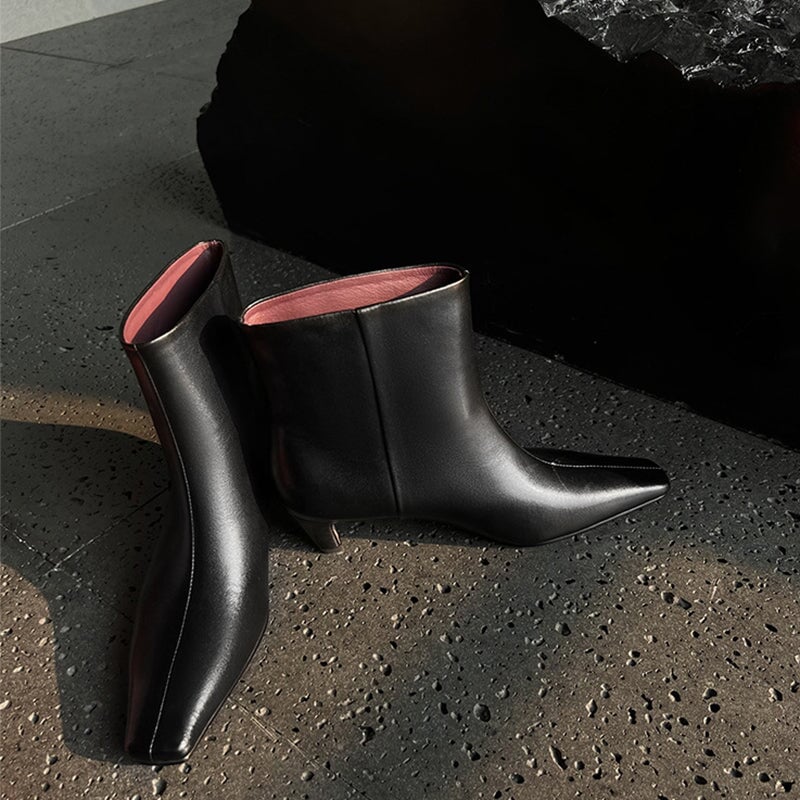 Elegant Point Toe Kitten Heel Ankle Boots Sheepskin Slimming Boots in Black/Red