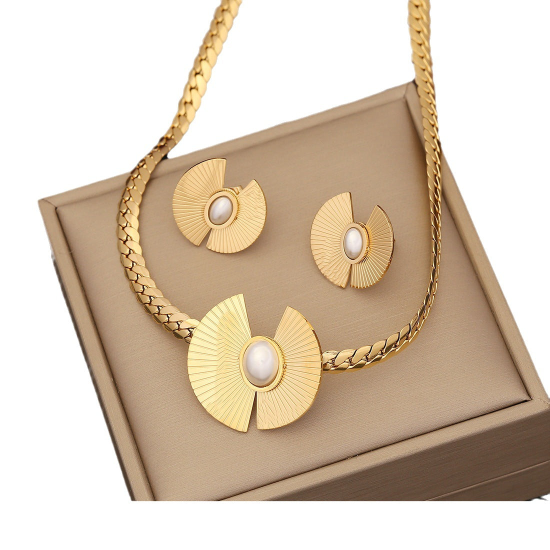 Expressive Geometric Stainless Steel Electroplating Necklaces