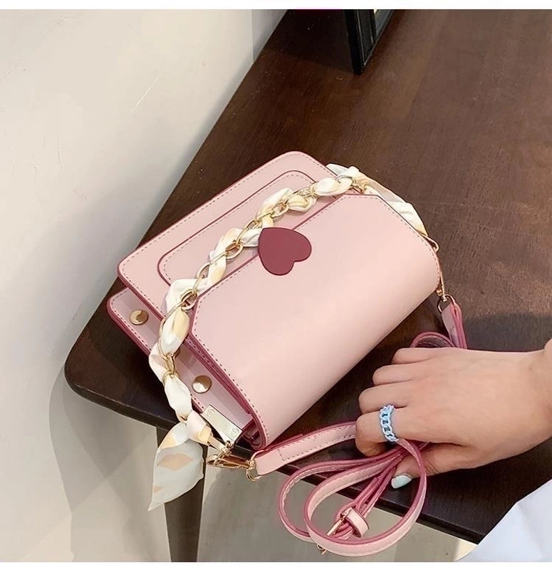 Women's Small Pu Leather Heart Shape Streetwear Magnetic Buckle Crossbody Bag