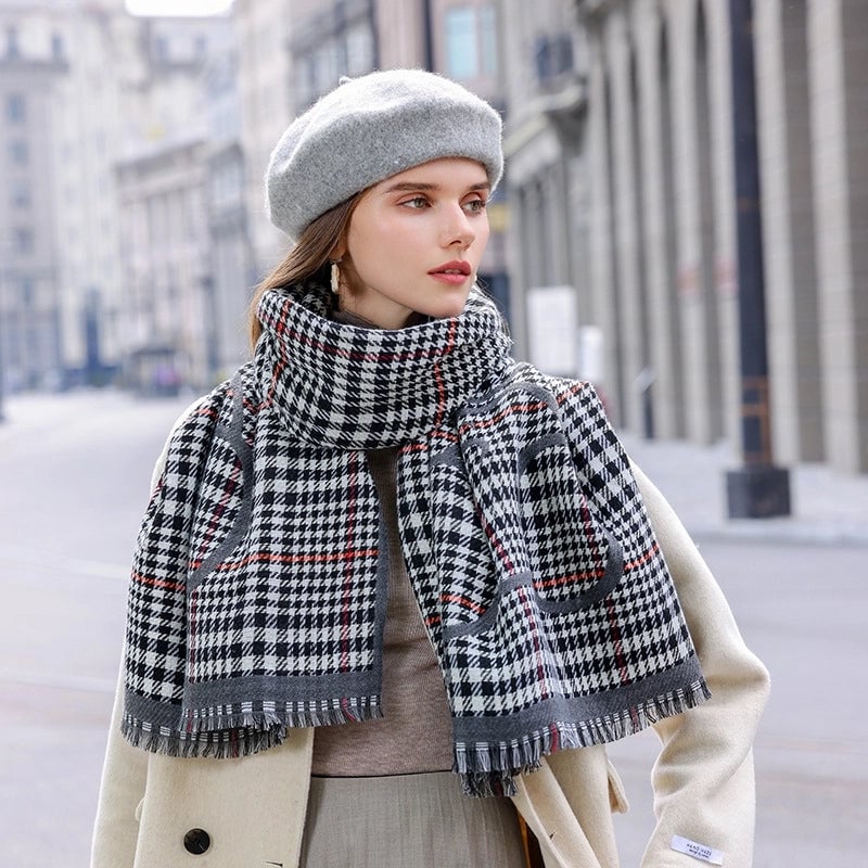 Women's Basic Retro Classic Style Plaid Polyester Tassel Scarf
