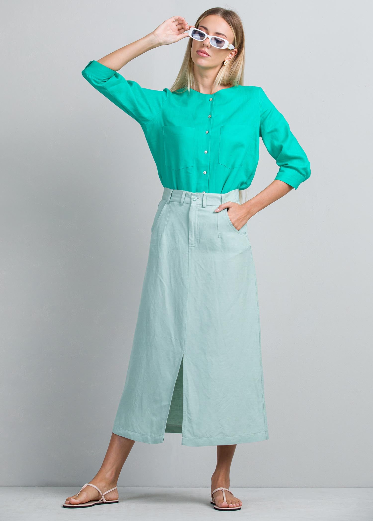 Skirt with front slit