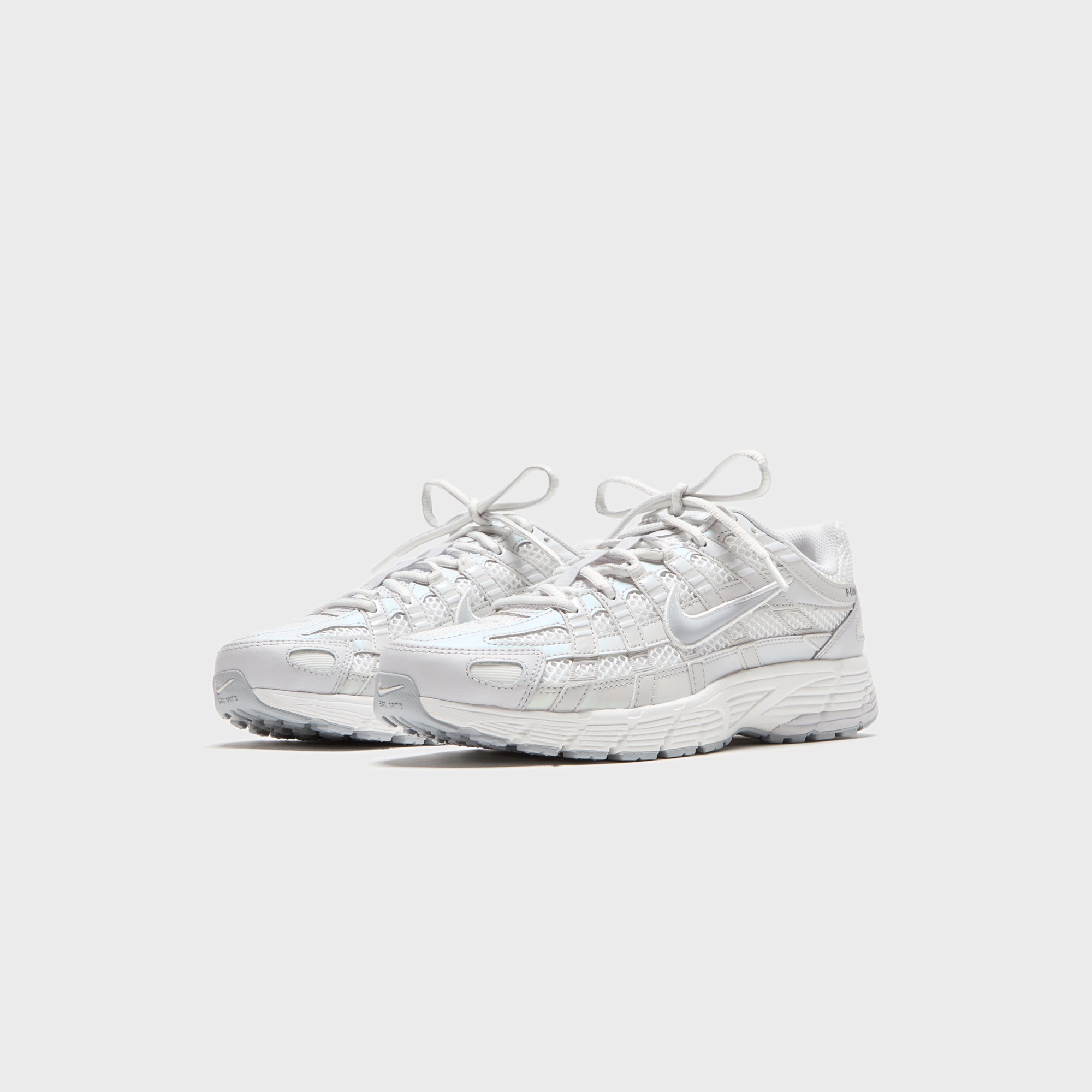 Nike WMNS P-6000 - Summit White / Wolf Grey / Vast Grey