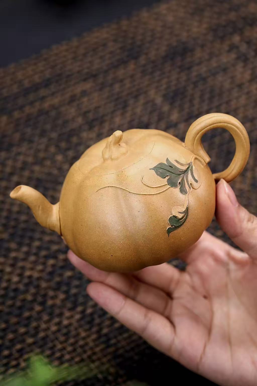 Yixing purple clay gourd teapot from China