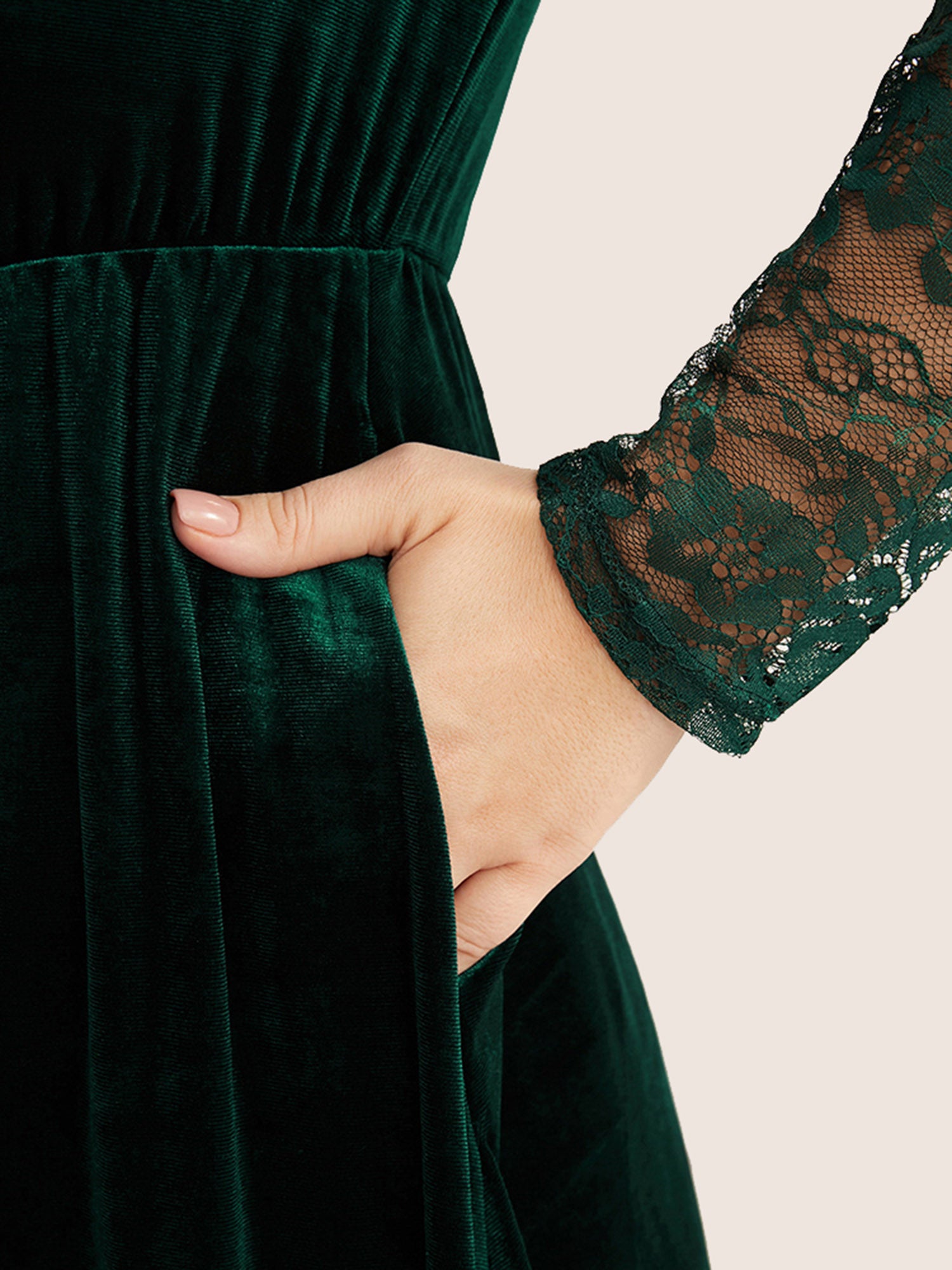 Solid Contrast Lace Pocket Round Neck Velvet Dress