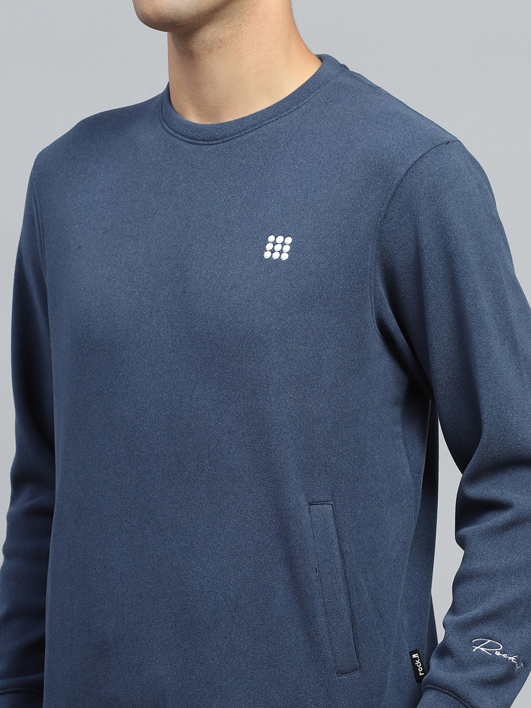 Men Blue Solid Round Neck Full Sleeve Sweatshirt