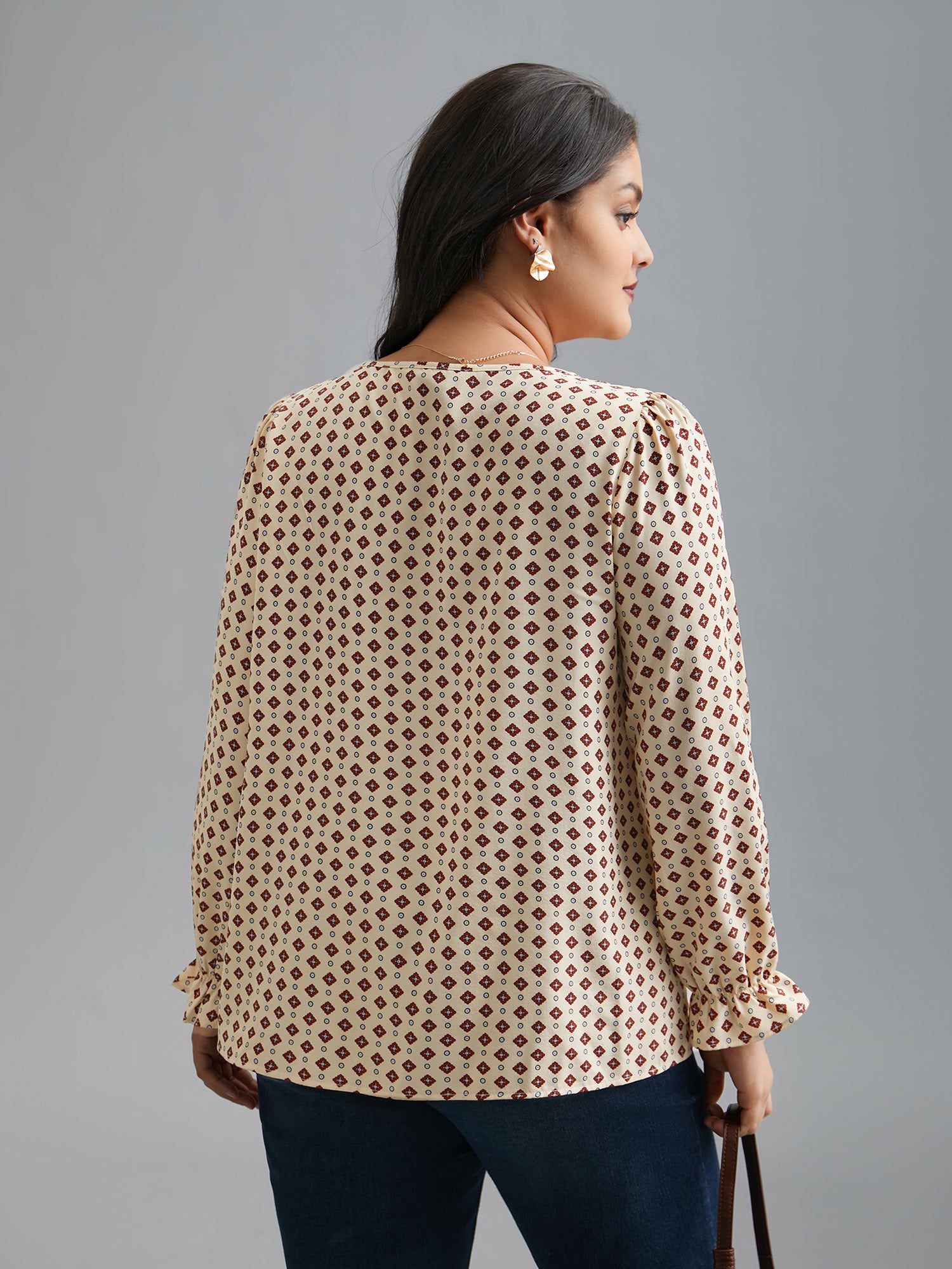 Round Neck Geometric Print Pleated Blouse