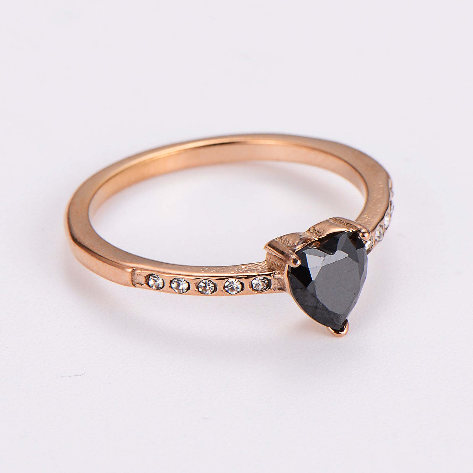 Aml Stainless Steel Inlaid Heart Zircon Colored Diamond Ring All-Match Ring