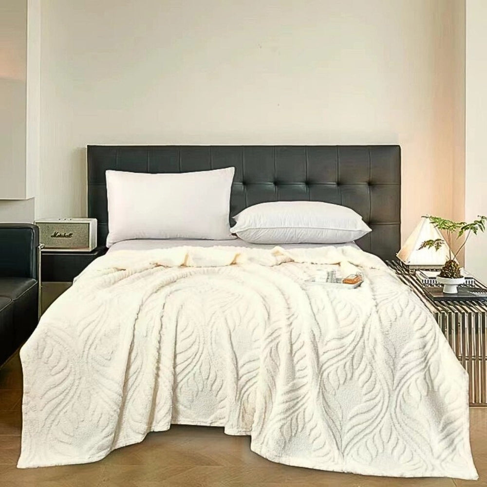 Lunéa All-Season Airy Soft Throw Blanket