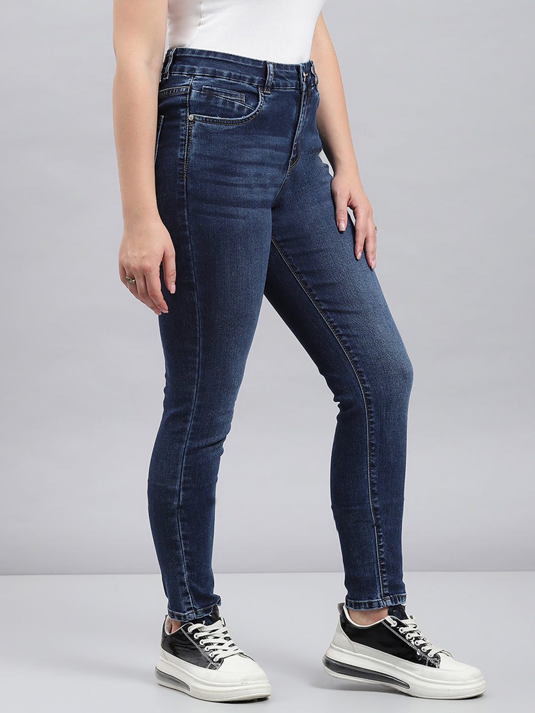 Women Blue Solid Slim Fit Denims