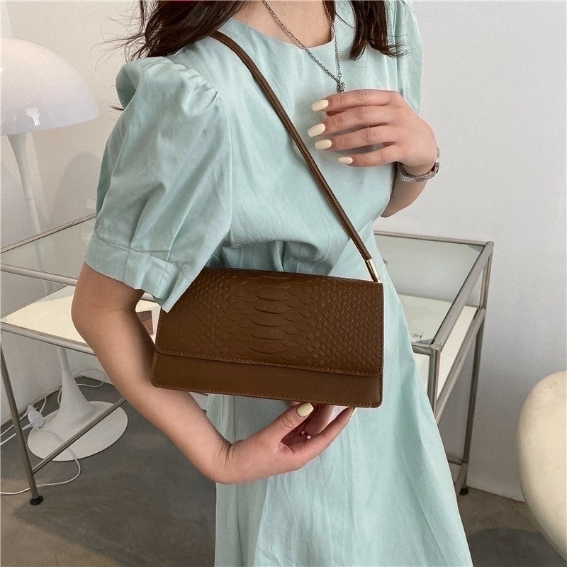 Women's Small Pu Leather Solid Color Streetwear Zipper Underarm Bag