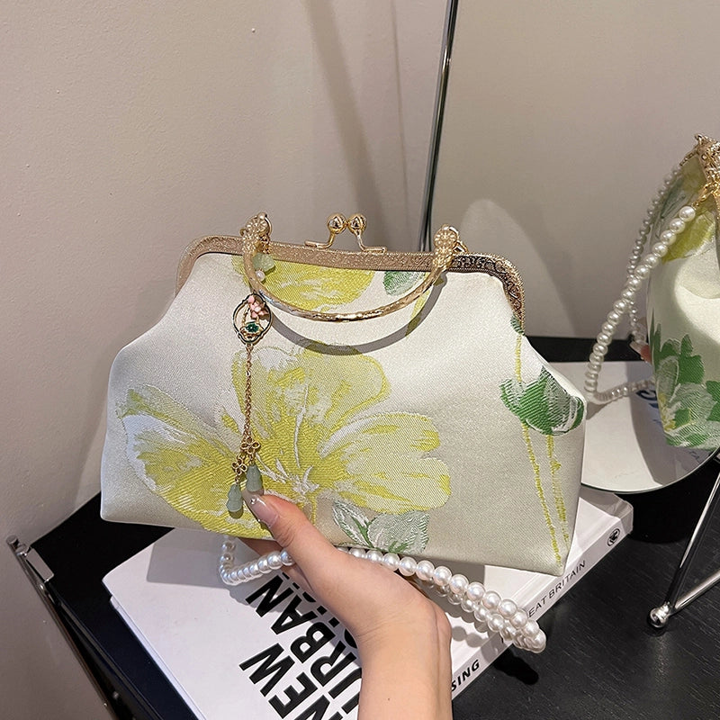 Women's Medium Flower Elegant Vintage Style Shell Clasp Frame Crossbody Bag