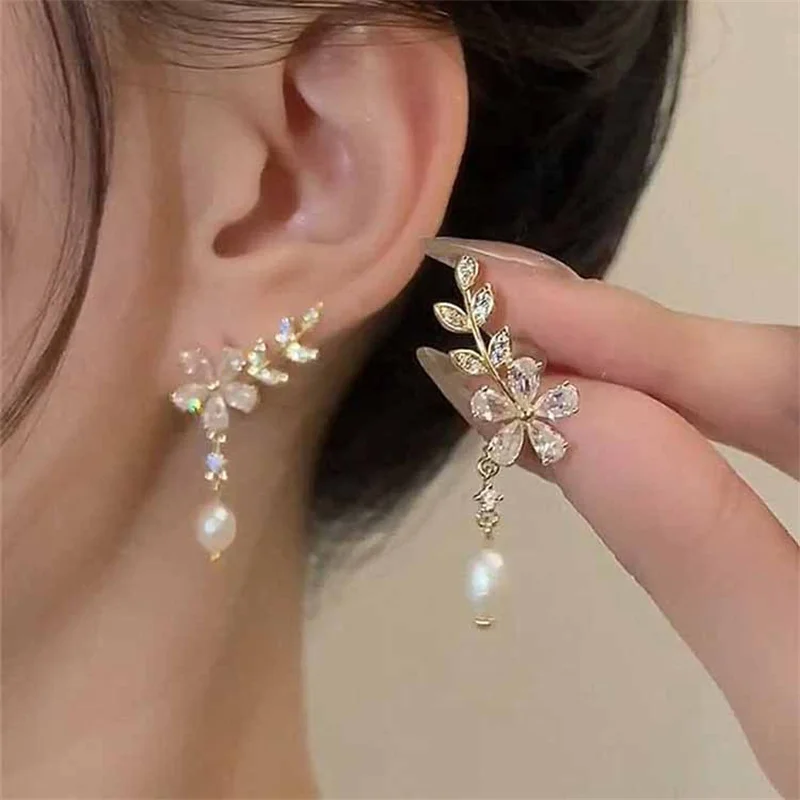 Korean INS Dainty Delicate Fashion Zircon Pearl Earrings Women Girl Bow Exquisite Leaves Crystal Flower Stud Earrings