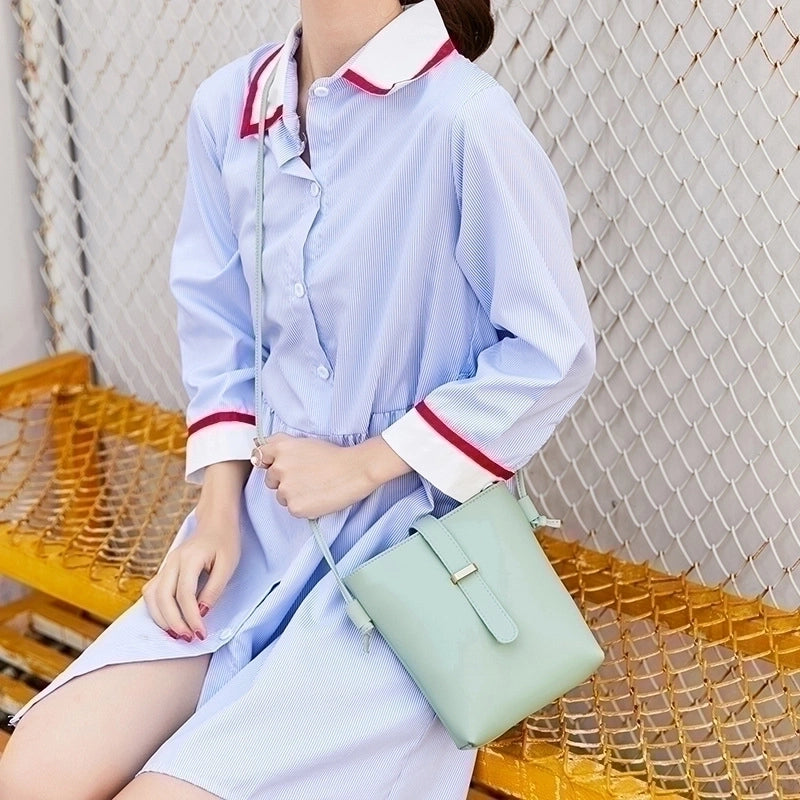 Women's Pu Leather Leather Solid Color Streetwear Square Zipper Crossbody Bag