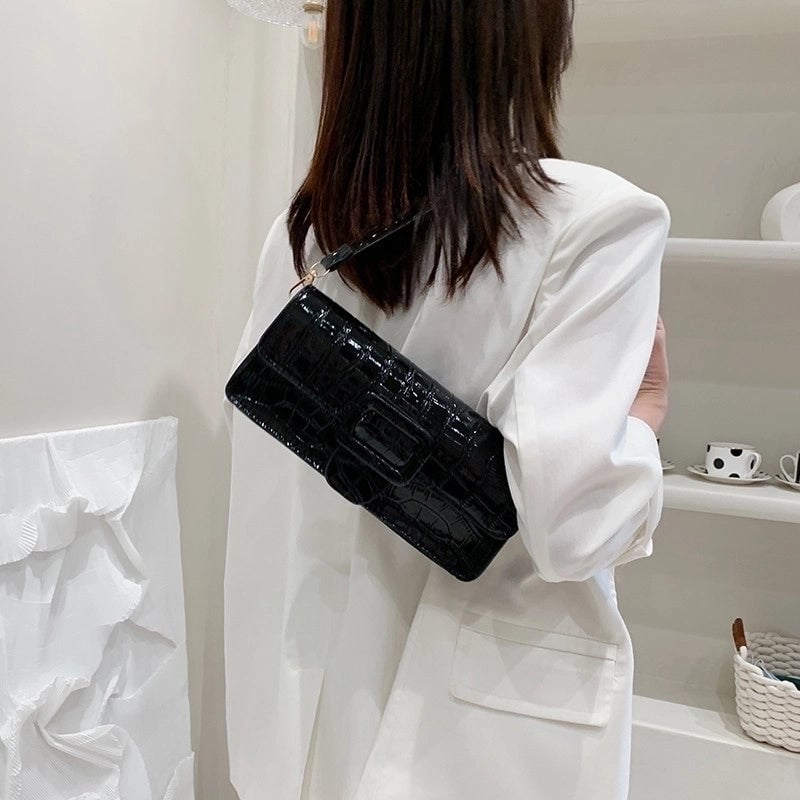 Women's Small Pu Leather Solid Color Vintage Style Square Zipper Underarm Bag