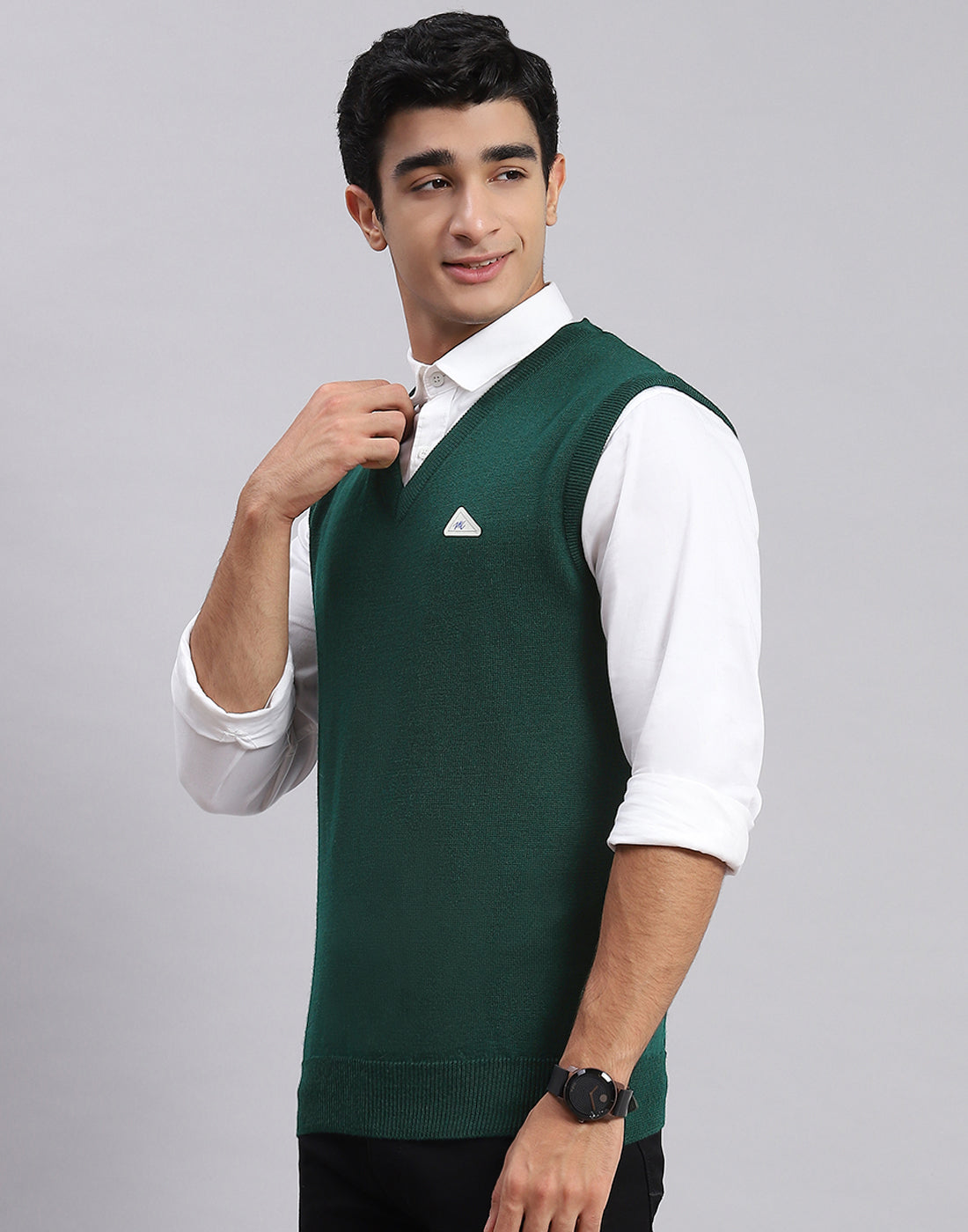 Men Green Solid V Neck Sleeveless Sweater