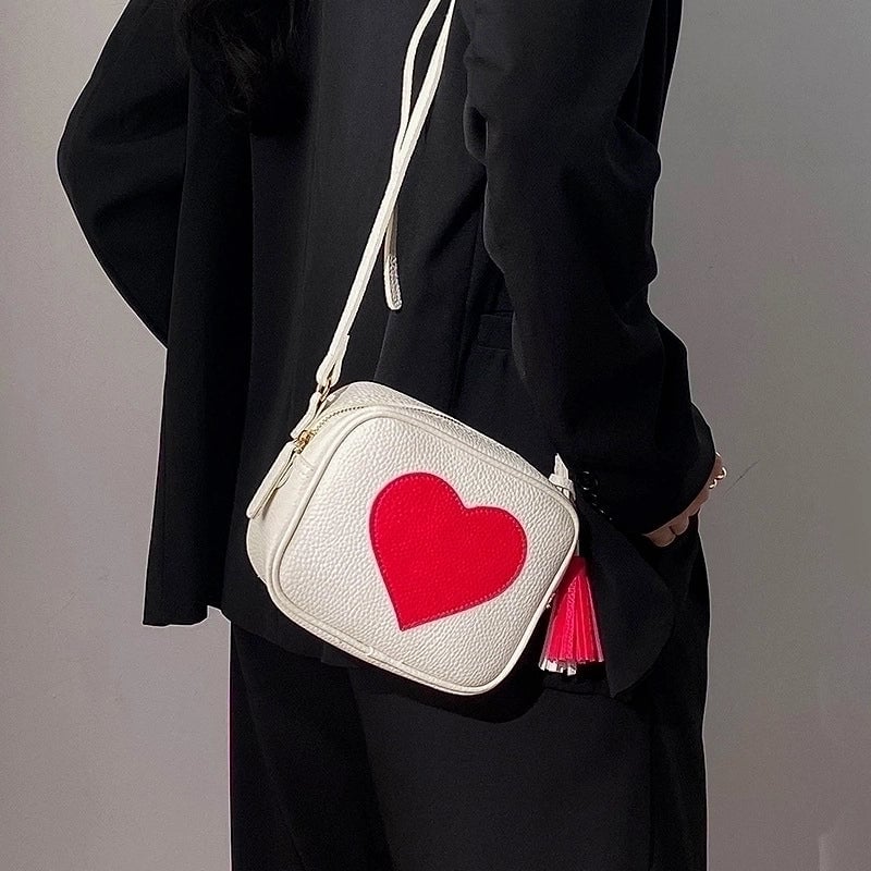 Women's Small Pu Leather Heart Shape Solid Color Streetwear Square Zipper Crossbody Bag