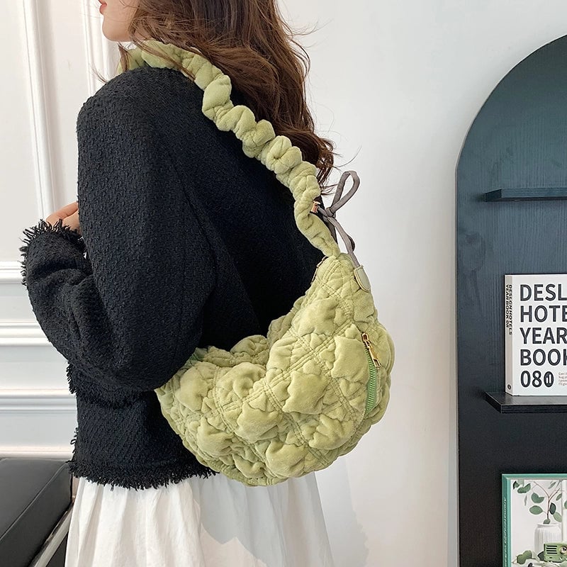 Women's Autumn&winter Polyester Solid Color Maximalism Classic Style Streetwear Knot Sewing Thread Dumpling Shape Zipper Underarm Bag