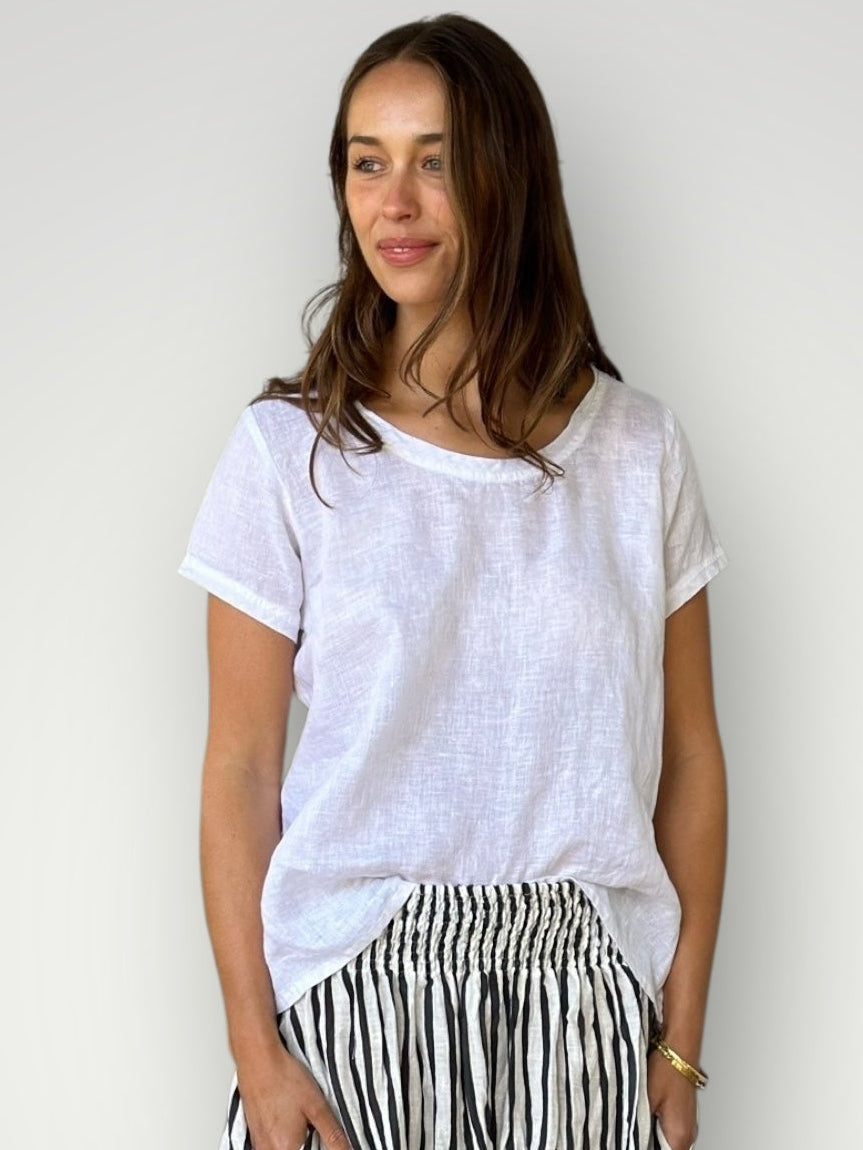 ellie round neck-white linen