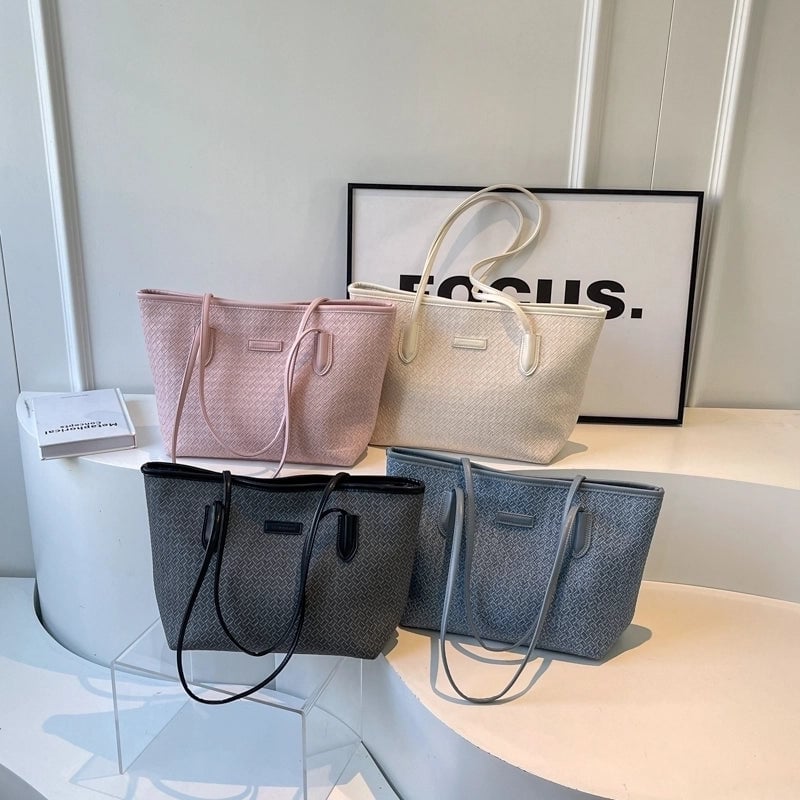 Women's Pu Leather Solid Color Classic Style Zipper Shoulder Bag